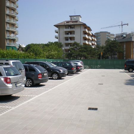 Hotel Gloria Lignano Sabbiadoro Exterior photo