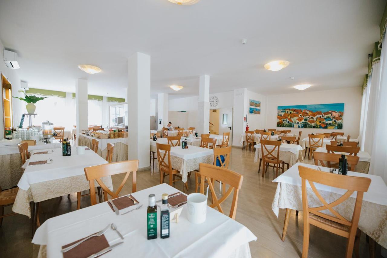Hotel Gloria Lignano Sabbiadoro Exterior photo