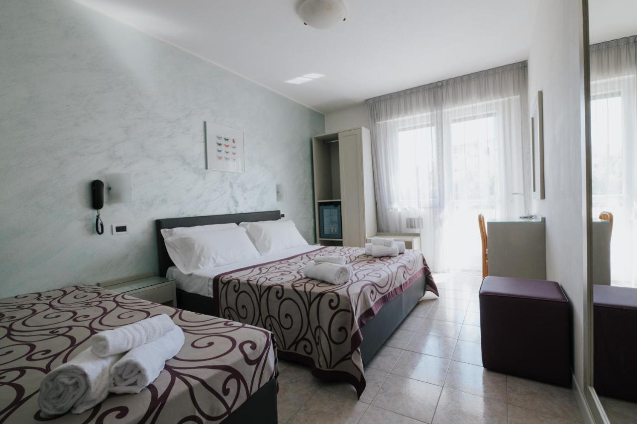 Hotel Gloria Lignano Sabbiadoro Exterior photo