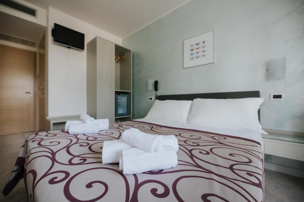 Hotel Gloria Lignano Sabbiadoro Exterior photo