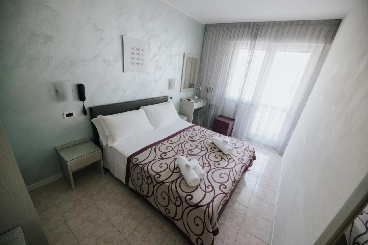 Hotel Gloria Lignano Sabbiadoro Exterior photo