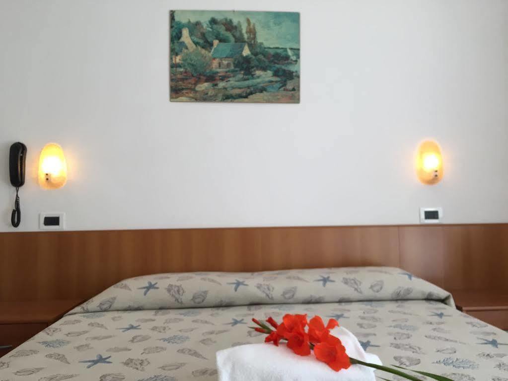 Hotel Gloria Lignano Sabbiadoro Exterior photo