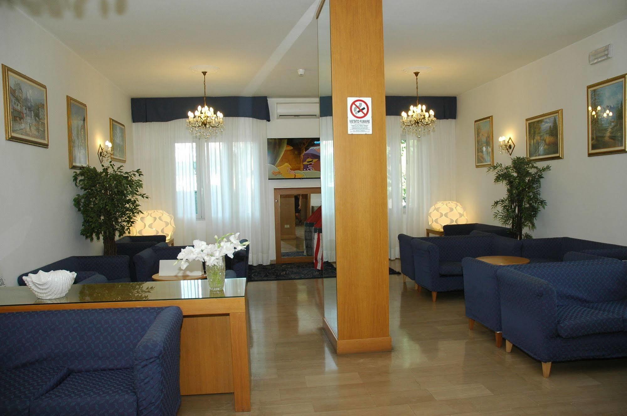 Hotel Gloria Lignano Sabbiadoro Exterior photo