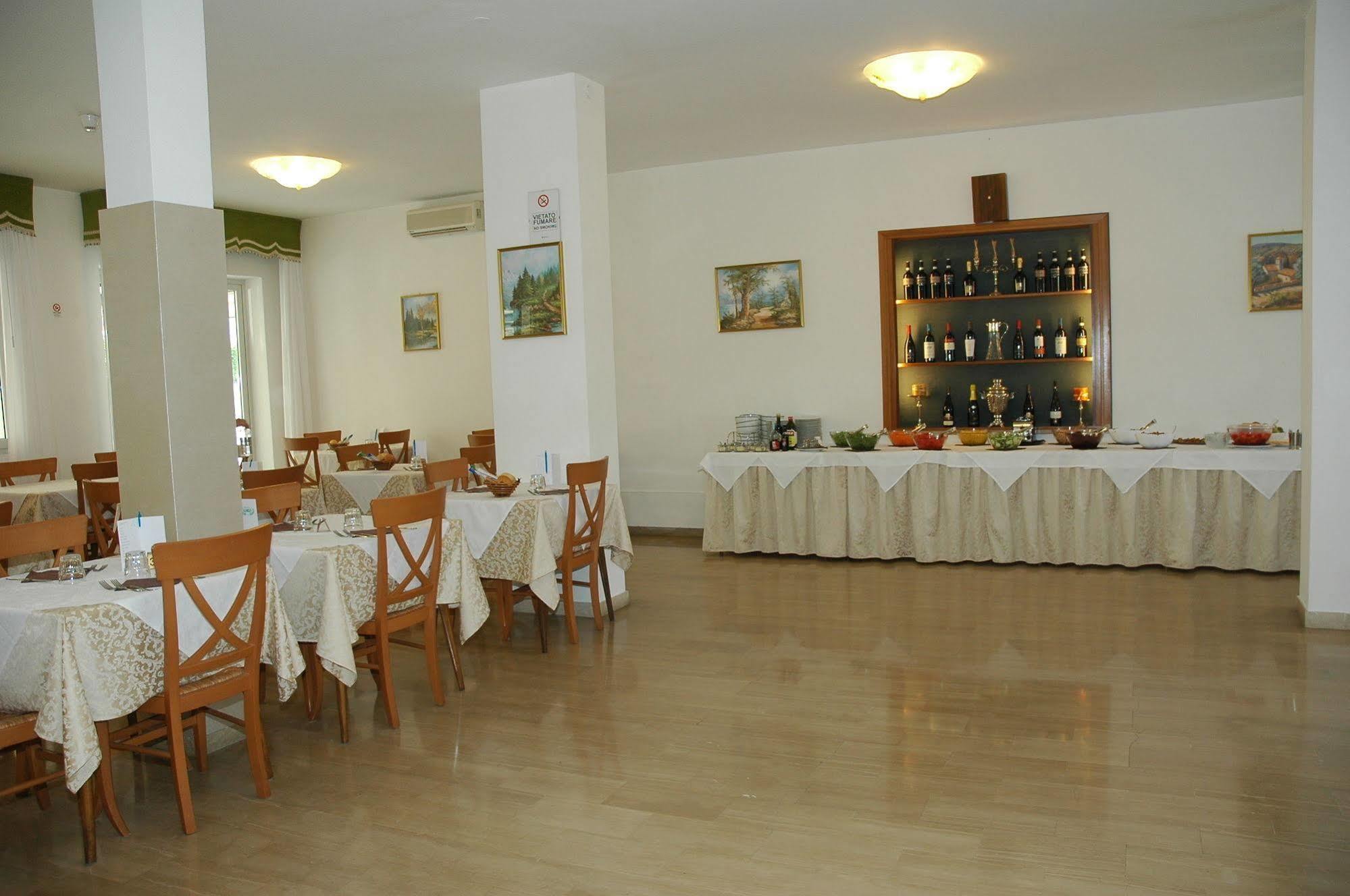 Hotel Gloria Lignano Sabbiadoro Exterior photo