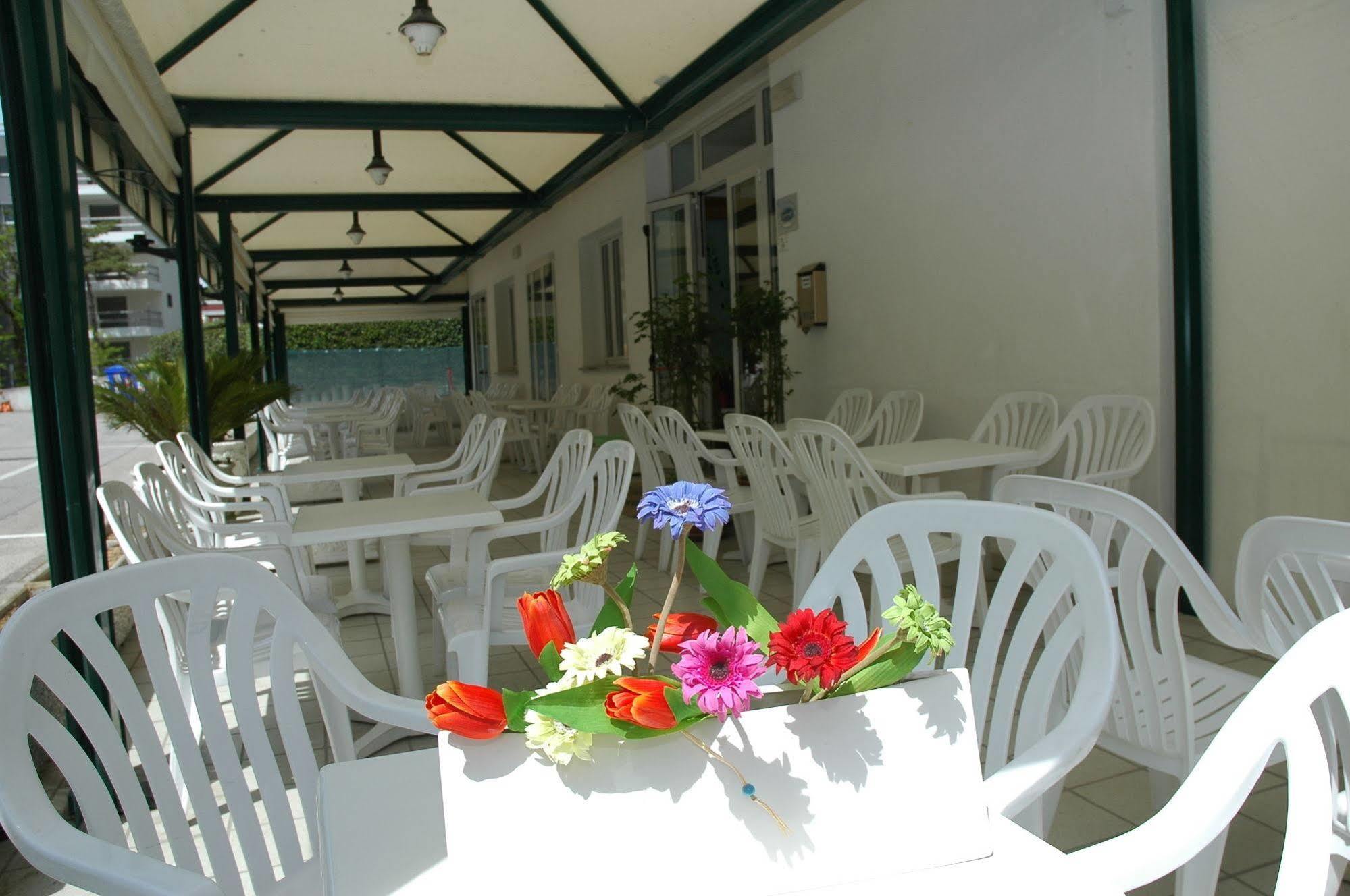 Hotel Gloria Lignano Sabbiadoro Exterior photo