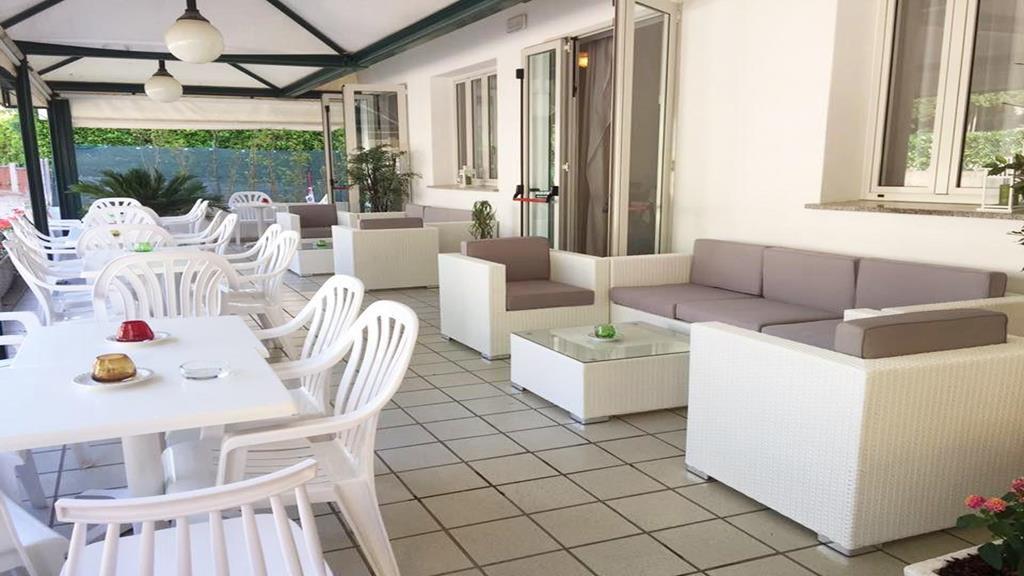 Hotel Gloria Lignano Sabbiadoro Exterior photo